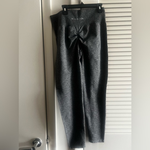 ⭐️Gray Booty Pop leggings - Picture 2 of 6